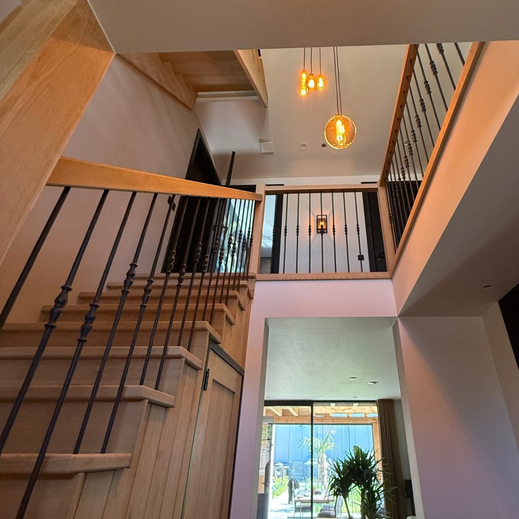 Nieuwbouwwoning trappenhal